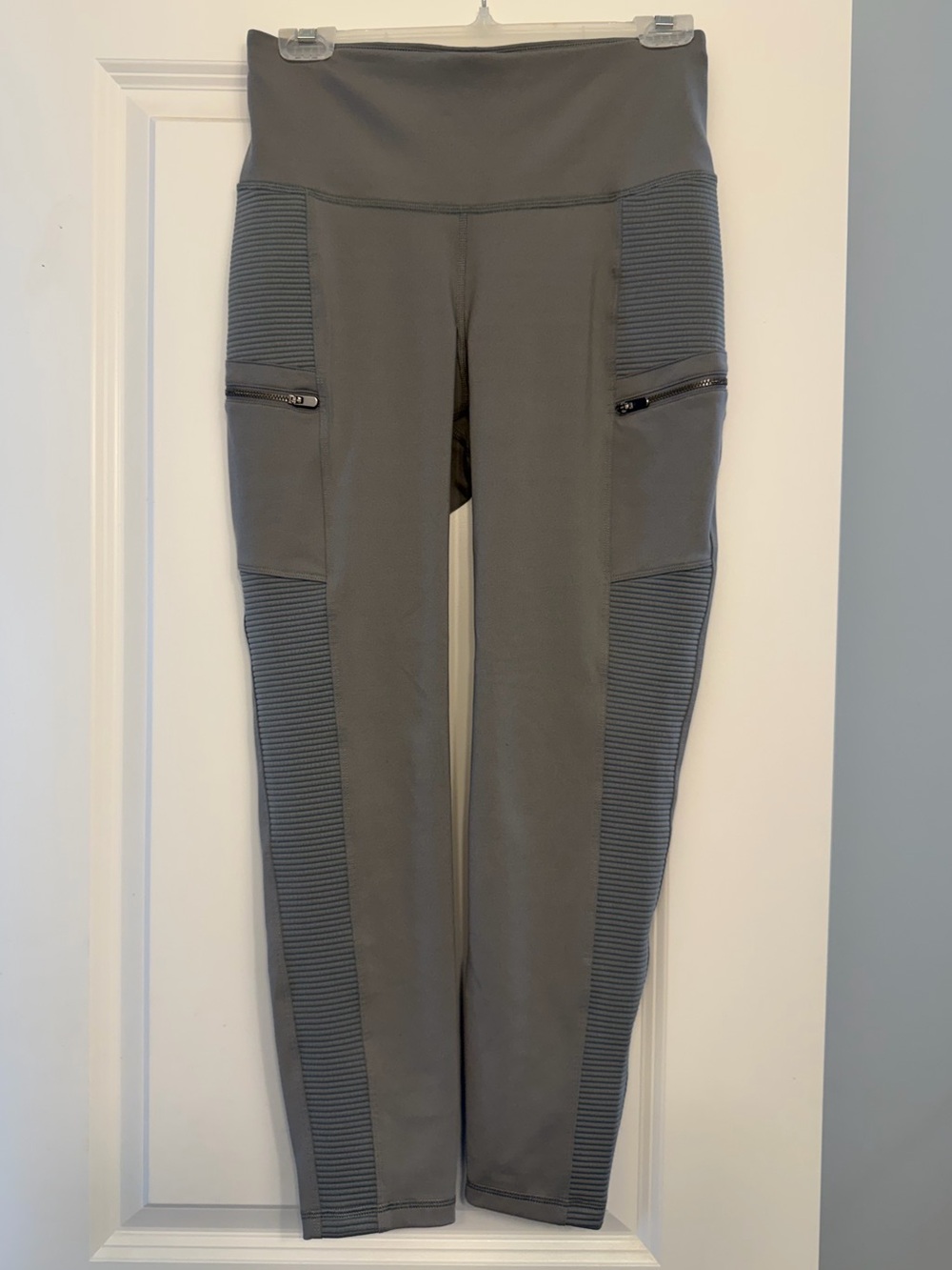 Old Navy Active Go Dry Grey Moto Ribbed Leggings
